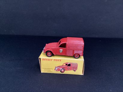 DINKY TOYS :
Fourgonnette incendie, 2 CV...