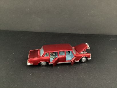 DINKY TOYS :
Mercedes 600, Pullman, burgundy.
With...