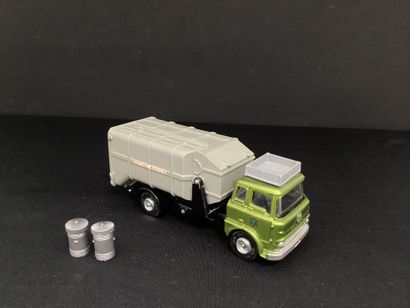 DINKY TOYS :
Camion Bedford refuse wagon,...
