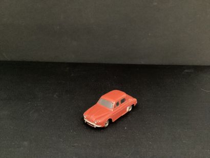 DINKY TOYS :
Renault dauphine, burgundy/red.
Without...