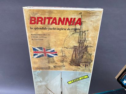 LOT de maquettes de bateaux civiles et militaires...