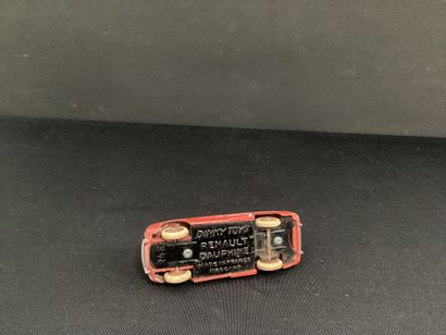 DINKY TOYS :
Renault dauphine, burgundy/red.
Without...