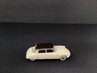 DINKY TOYS :
Citroën DS 19 beige and black...