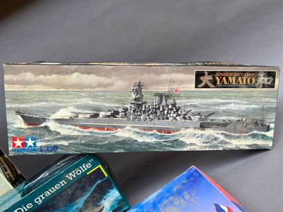 LOT de maquettes de bateaux civiles et militaires...