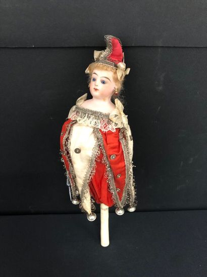 POUPEE marotte avec tête en biscuit et corps...