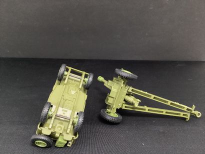 DINKY TOYS :
Jeep Willis, towing cannon.
With...