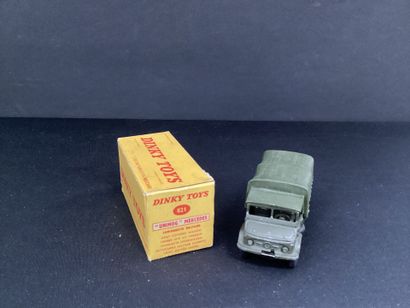 DINKY TOYS :
Camionnette militaire, Mercedes...