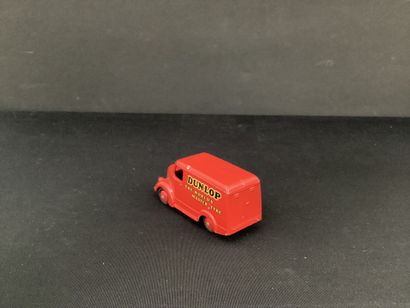 DINKY TOYS :
Trojan delivery
Publicité DUNLOP.
Réédition.
Sans...