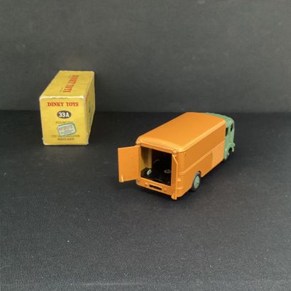 DINKY TOYS:
Simca 