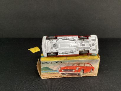 DINKY TOYS :
Ferrari 250 GT, rouge, modèle...
