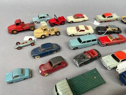 DINKY TOYS :
Lot of cars, Porsche, Rolls,...