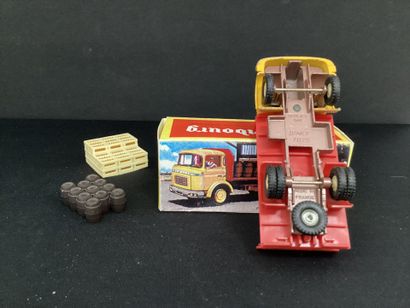 DINKY TOYS :
GAK Kronenbourg, jaune et rouge....