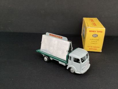 DINKY TOYS :
Camion Simca 