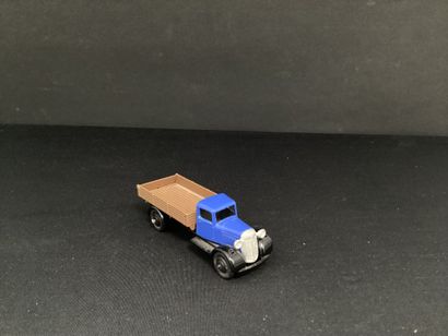 DINKY TOYS :
Petit camion avec benne basculante,...