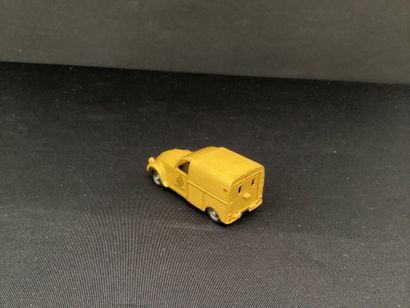 DINKY TOYS :
Citroën 2CV wegenwacht, jaune.
Avec...