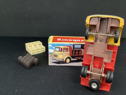 DINKY TOYS :
GAK Kronenbourg, jaune et rouge....