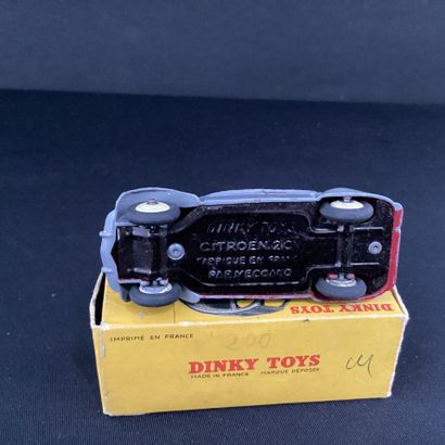 DINKY TOYS :
Citroën 2CV, 1961, grise.
Avec...