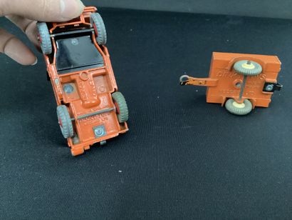 DINKY TOYS :
Land Rover Pick-up, modèle 80,...