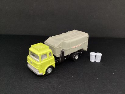 DINKY TOYS :
Camion Benford refuse wagon,...