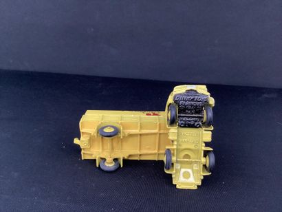 DINKY TOYS :
Panhard, semi-remorque Kodak,...