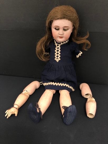 POUPEE DEP : 
Tête en biscuit jumeau, bouche...