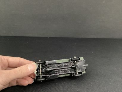 DINKY TOYS :
Camion maraicher plateforme,...