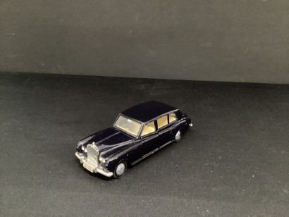 DINKY TOYS : 
Rolls-Royce, phantom V noire.
Avec...