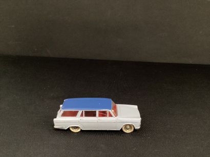 DINKY TOYS:
Fiat 1800 station wagon, sky...