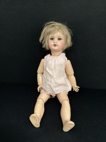 POUPEE, tête et corps en composition, bouche...