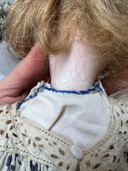BEBE ALLEMAND, à tête pleine caractérisée...