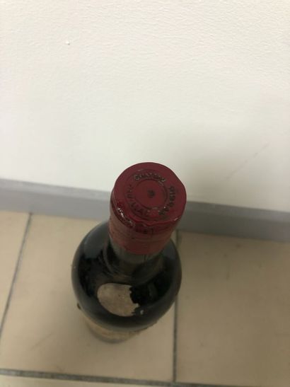 1 bouteille Château PIBRAN - Pauillac.
Présumée...