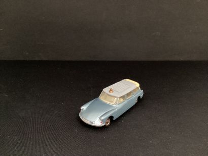 DINKY TOYS :
Ambulance Citroën ID 19 break,...