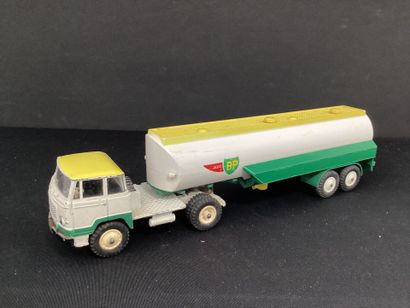 DINKY SUPERTOYS :
Camion 