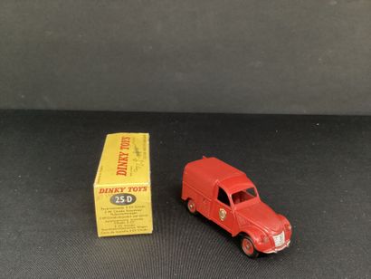 DINKY TOYS :
Fourgonnette incendie, 2 CV...
