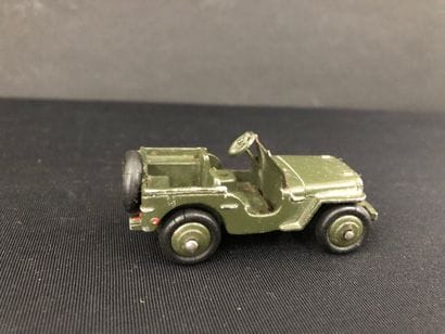 DINKY TOYS :
Jeep Willys.
Missing the figure,...