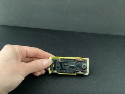 DINKY TOYS :
Honda S 800, yellow with red...
