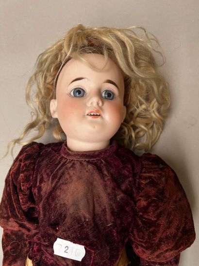POUPEE ALLEMANDE, avec tête en biscuit, bouche...