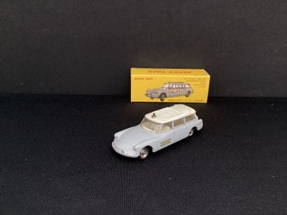 DINKY TOYS : 
Ambulance municipale Citroën...