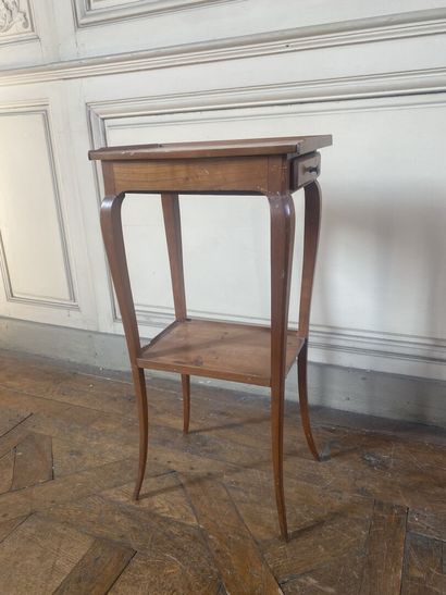 Small Louis XV-style natural wood table
It...