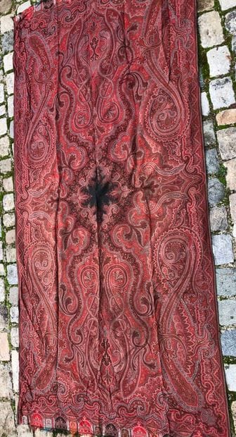 Long cashmere shawl circa 1860-1870
Wool...