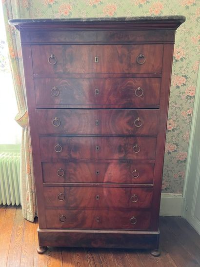 Mahogany and mahogany veneer Semainier, Restoration...