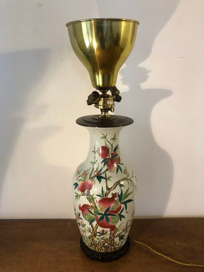Lamp stand in the Chinese style
Enameled...