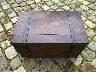 Carved oak chest, 18th century
Wrought-iron...