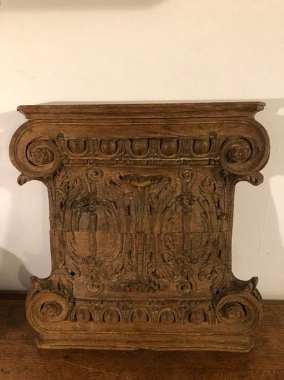 Two high Corinthian capitals 
Carved oak,...