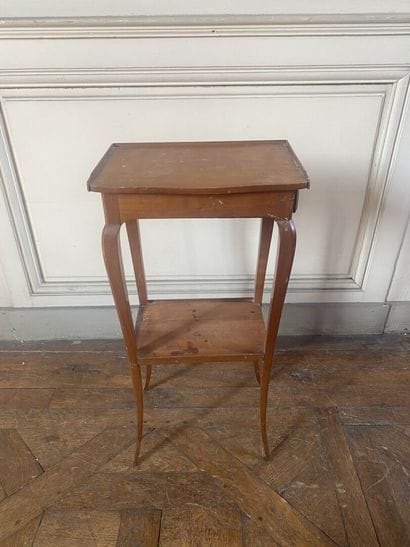 Small Louis XV-style natural wood table
It...