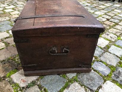 Carved oak chest, 18th century
Wrought-iron...