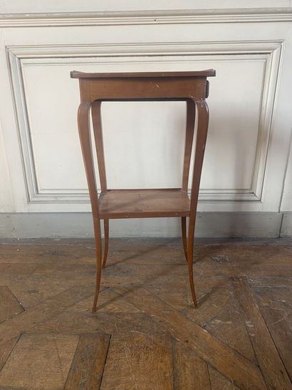 Small Louis XV-style natural wood table
It...
