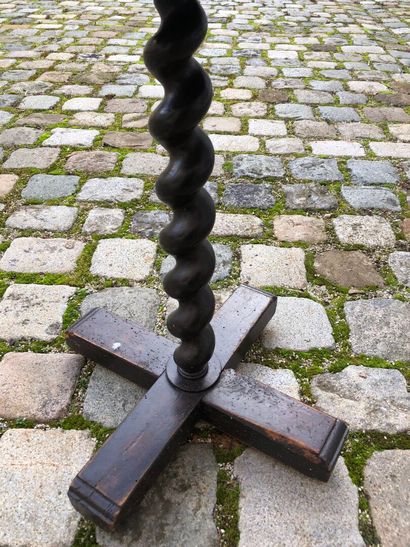 Walnut sellette with twisted shaft, 18th...