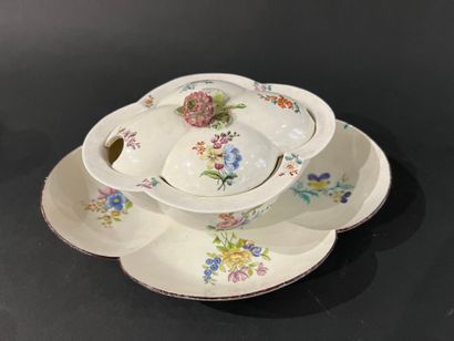 CHANTILLY, 18th century
Covered oval sugar...
