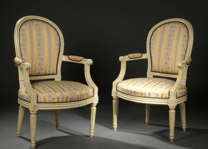 Pair of cabriolet armchairs in molded and...